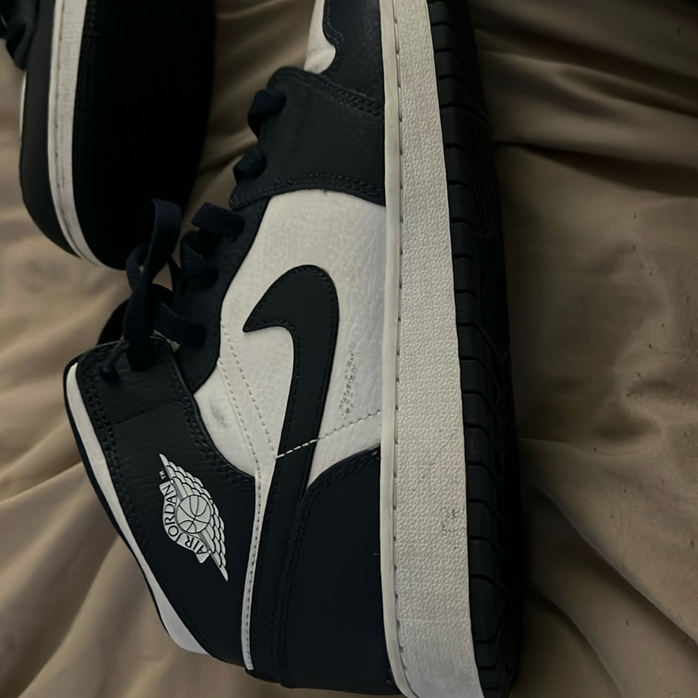 Air Jordan’s need a light cleaning and the are 
Brand new very nice sneaker